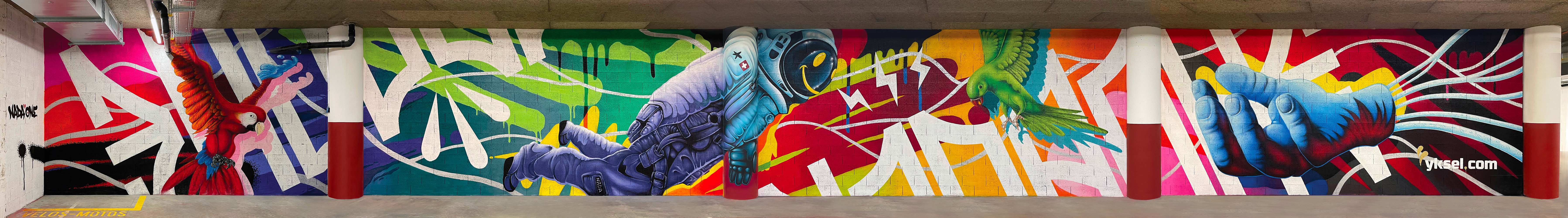 pintura mural vibrante y surrealista dentro de un aparcamiento privado o público