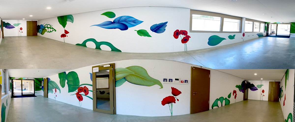 pintura mural dentro de una entrada de un edificio para una administración de bienes raíces y compañía de seguros